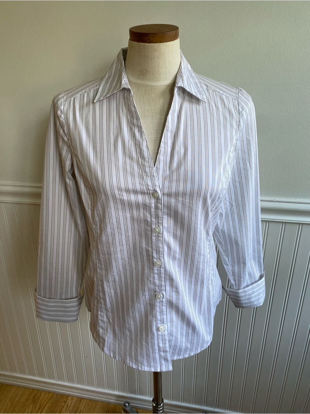 Ann Taylor White Button-Down Shirt with Gray and Gold Pinstripes